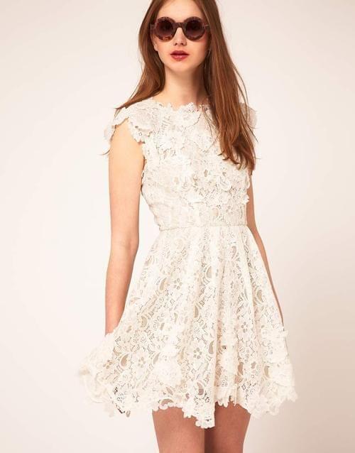 biała koronkowa sukienka, ubrania