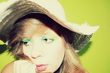 hm... #dziewczyna #kobieta #piękno #portret #romantyczne #kolorowe