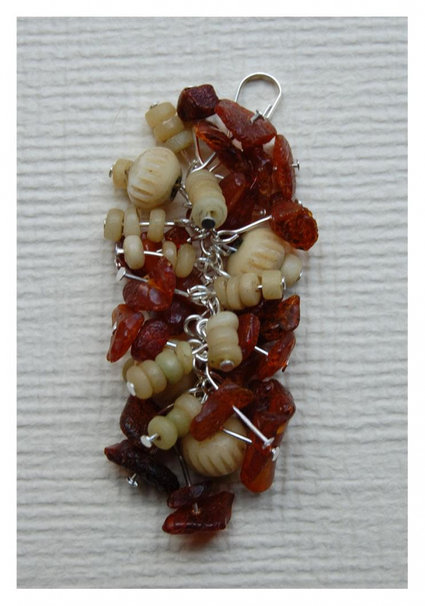 Breloczek - Naturell - 8cm (karabińczyk - 2cm) - bryłki bursztynu bałtyckiego, kościane koraliki, posrebrzane półfabrykaty