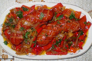 Kiełbasa smażona- duszona z cebulką i papryką .
Przepisy do zdjęć zawartych w albumie można odszukać na forum GarKulinar .
Tu jest link
http://garkulinar.jun.pl/index.php
Zapraszam. #kiełbasa #wędliny #papryka #cebula #obiad #przekąski