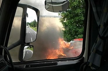 #alfa #płonąca #płonie #pożar #PłonącySamochód #ogień #OgieńWAucie #OgieńWSamochodzie