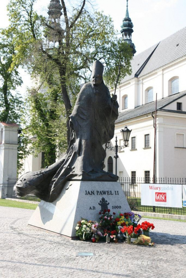 Łowicz - Pomnik Jana Pawła II (1) #Pomniki