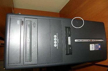 Jakaś kropka po kleju (cd key windowsa ) #obudowa