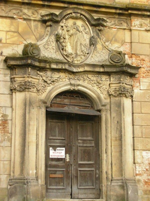 Lubiąż portal klasztoru
