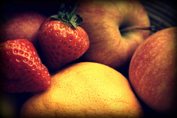 Owoceee!!! #truskawki #owoce #pomarancze #jablka