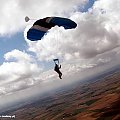 Skoczek spadochronowy nad Przasnyszem (www.skydiveatmosfera.com) #SkokiSpadochronowe #spadochroniarstwo #przasnysz #KlubSpadochronowyAtmosfera #spadochroniarze #SkokZeSpadochronem #SkokNaSpadochronie #adrenalina #SportyEkstremalne