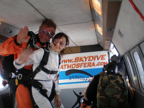 spadochroniarstwo - Przed skokiem z samolotu nad Przasnyszem (www.tandemy.pl) #SkokiSpadochronowe #spadochroniarstwo #przasnysz #KlubSpadochronowyAtmosfera #spadochroniarze #SkokZeSpadochronem #SkokNaSpadochronie #adrenalina #SportyEkstremalne