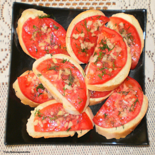 Bułka z masłem i pomidorem.
Przepisy do zdjęć zawartych w albumie można odszukać na forum GarKulinar .
Tu jest link
http://garkulinar.jun.pl/index.php
Zapraszam. #kanapki #pomidor #bułka #obiad #gotowanie #jedzenie #kulinaria