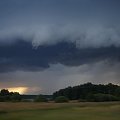 23 lipca '09 Chmury burzowe pomiędzy Międzyzdrojami a Szczecinem ;) Na horyzoncie deszcz #Chmury #burza #deszcz #pole