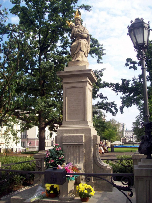 Figurka Matki Boskiej #pomnik #KrakowskiePrzedmieście #warszawa