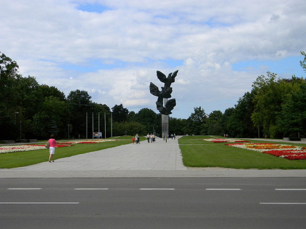 Pomnik Czynu Polaków na Jasnych Błoniach w Szczecinie