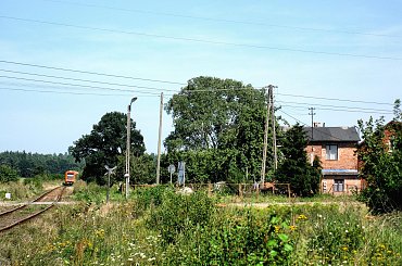 |20.08.09| SA106-014 jako 1125 do Bydgoszczy mija dawną strażnicę w kilometrze 96, koło wsi Nowy Dwór. #Bydgoszcz #Chełmża #linia #Nowy_Dwór #pkp