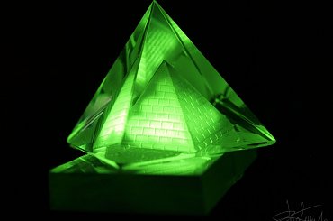 Szklana piramida
[Olympus E-410, Zuiko Digital 14-42] #piramida #szklana #światło