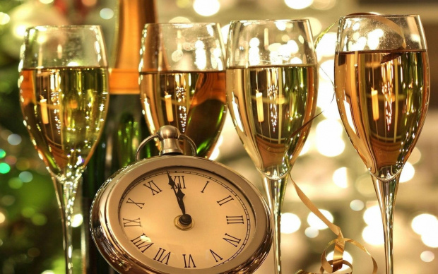 Rok się kończy, rok się zaczyna otwórzmy więc nową butelkę wina i razem wypijmy za nasze zdrowie aż się zakręci nam troszeczkę w głowie. Wszystkiego najlepszego w 2013 roku !!!!
