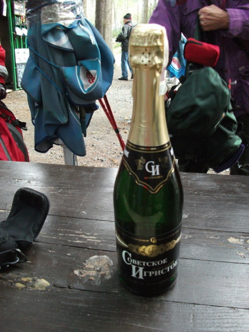 Łyk "szampana" po zjechaniu na dół z Ještědu,na powitanie Nowego Roku :)