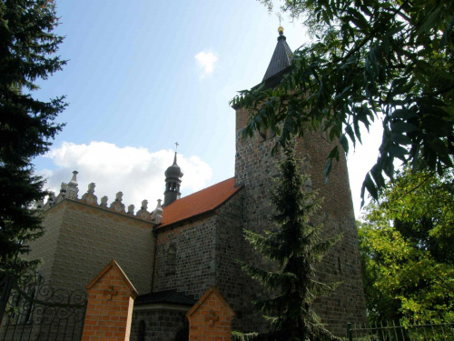 Kościelec - romańsko -renesansowa ujmująca kompozycja - kościół św. Małgorzaty ufundowany w XII w.