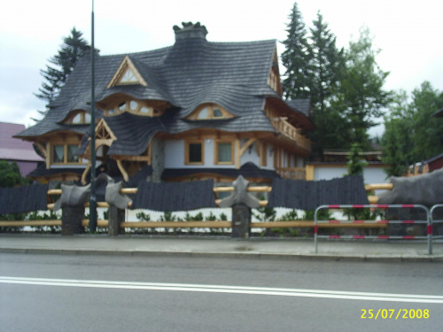 Jeden z pieknych goralskich domow przy ul.Koscieliskiej