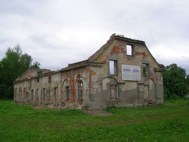 Gładysze (warmińsko-mazurskie) - dwór służby