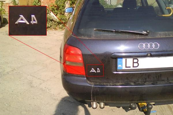 znaczek audi a4 na klapie