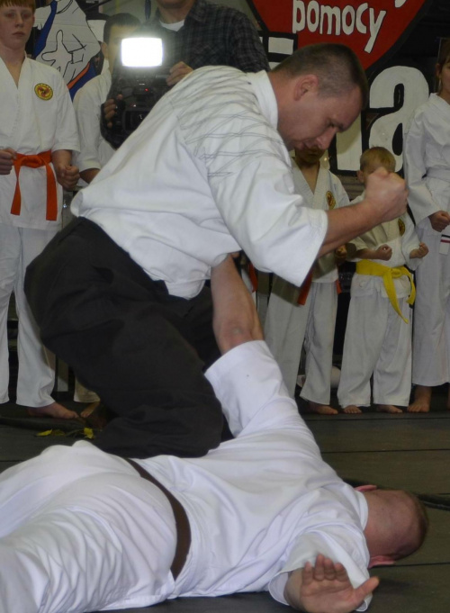Kazoku Kenpo Karate, bunkai naihanchi nidan #bunkai #KarateOstróda #KazokuKenpoKarate #SaishoNoTe