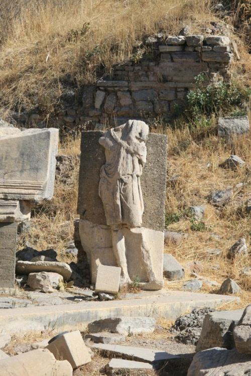 Efez - Pomnik Memiusa i Plac Dominitiana