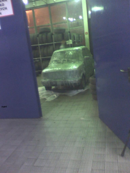 Fiat 126p z lodu #motoryzacja #auto #maluch