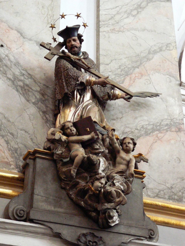 posąg Św . Jana Nepomucena.Bazylika w BardzieŚląskim