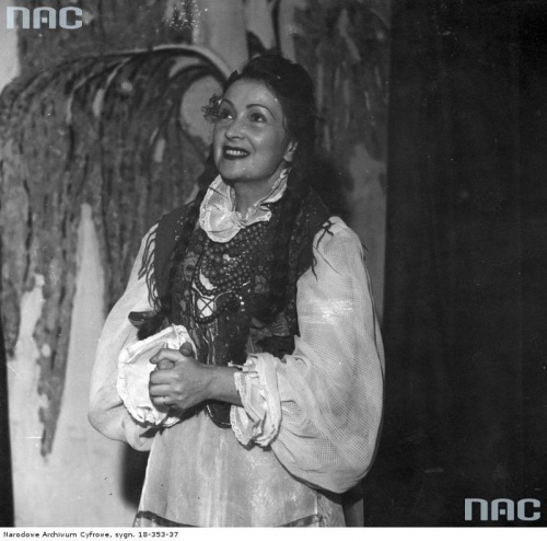 Wojskowa czołówka teatralna " Lwowska Fala " - program pt. " Trzymaj fason ". Widoczna Mira Grelichowska. Edynburg_02.10.1945 r.