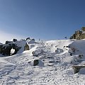 Wysoki Kamień,najlepszy punkt widokowy w Górach Izerskich,schodki zasypane śniegiem..www.wysokikamien.com.pl #GóryIzerskie #schronisko #SzklarskaPoręba #WysokiKamień #zima