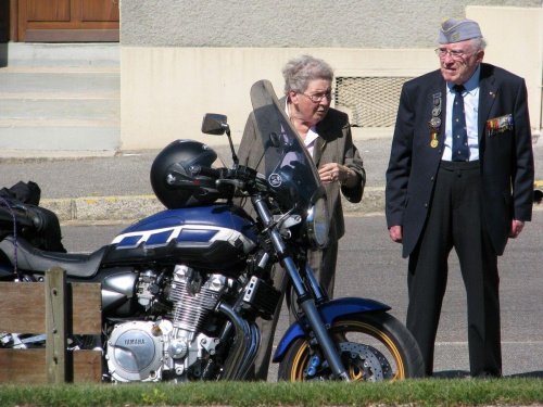 Chambois 2009. Motocykle i kombatanci