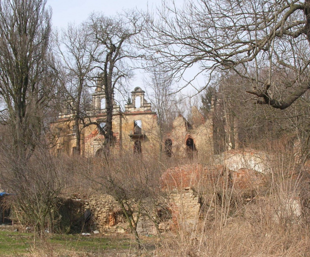 Kolejny pałac legł w gruzach!!