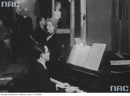 Aktorka Kazimiera Skalska w towarzystwie pianisty Alfreda Schutza_1925-1939 r.