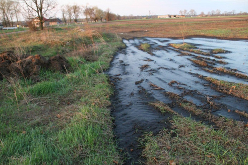 nieprzespana noc w Liszkowicach - wylewanie gnoju przez Biogazownię z Liszkowic #OchronaŚrodowiska
