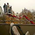Kontrolowanie balkonow w moim wiezowcu..oby nie spadl nikomu na glowe...:)