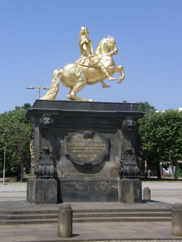 Pomnik Augusta II Mocnego,jako król Polski zwrócony w naszą stronę #drezno #niemcy #architektura #zabytki