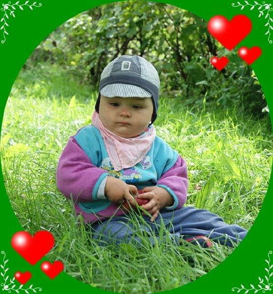 Mój mały ogrodnik zbiera jabłka #Jasio #Jaś #synek #syn #przystojny #mężczyzna