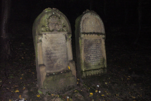 Kazimierz Dolny cmentarz żydowski nocą