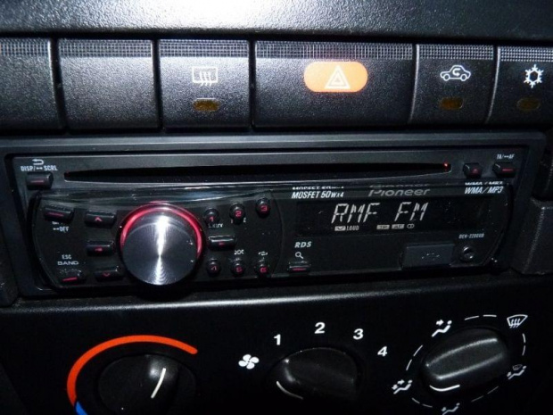 Pioneer DEH-2200UB