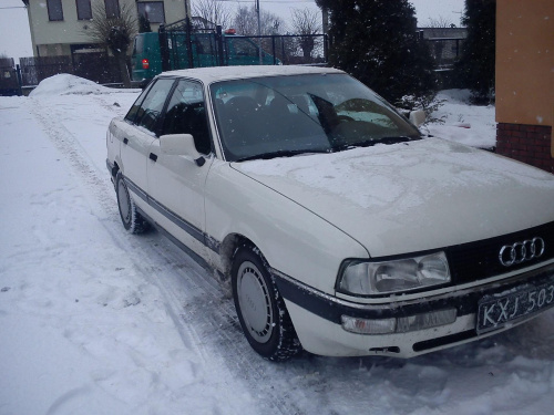 Białe Audi 90 NG