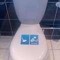 Zdjęcie z mojego kibelka :) Postanowiłem przyozdobić go ulotkami ze stronki zapotrzeba.pl :) #kibel #toaleta #internet #online #wirtualny