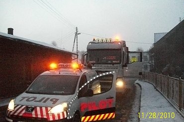 Większyce nad ranem #pilot #PilotażGabaryt #schwertransport #schwerlast #sondertransport