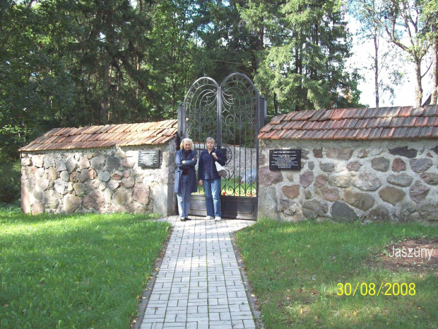 Jaszuny cmentarz gdzie
pochowano Jana Śniadeckiego oraz Michała Balińskiego.