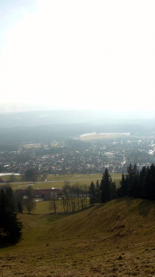 D-4. Widok na miasteczko Peissenberg, u stóp góry.