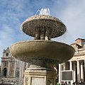 Fontanna Berniniego na placu św. Piotra #fontanna #kropelki #Rzym #Watykan #bazylika