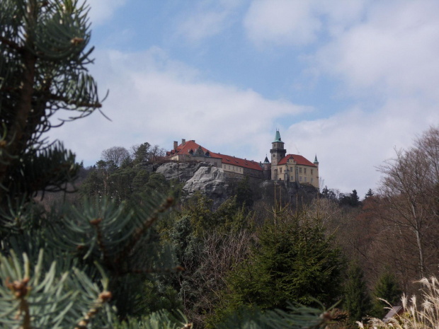 Zamek Hruba Skala w Czeskim Raju i skalnym mieście hruboskalsko położony na wysokich blokach skalnych.. #CzeskiRaj #zamki #Czechy #SkalneMiasto #hruboskalsko