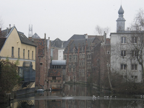 Gent, Belgia, miasto i parafia goszcząca młodzież