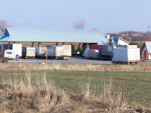 Parking przed przejściem granicznym w Medyce