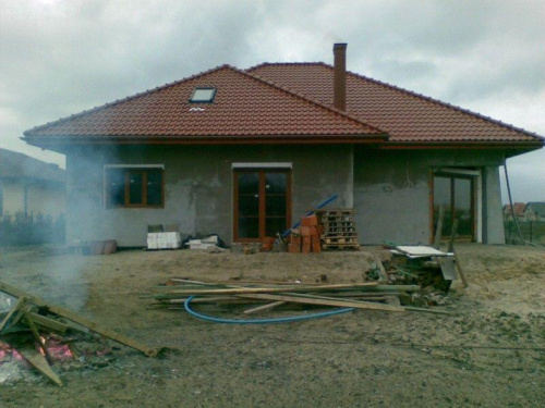Marzec - 2009 - pożegnanie z "szopką" - nareszcie widac domek z ogrodu i ogód z domu ;) .. na pierwszym planie bałagan po ... #Kornelia