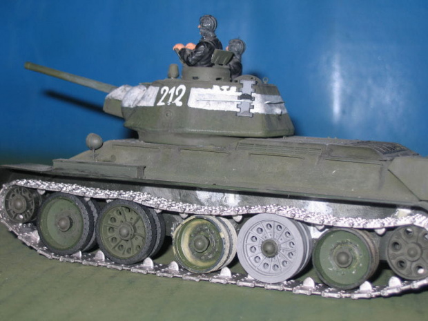 T34-76_N212_1-35 scale