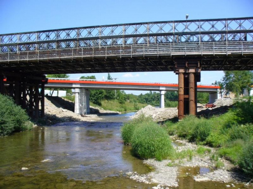 Besko 2011 - most tymczasowy i nowy prawie na ukończeniu #Besko #BeskidNiski #Wisłok #most